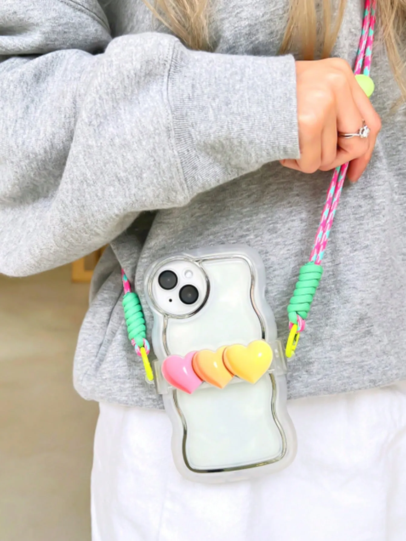 1pc Colorblock Phone Lanyard With Heart Decor Back Clip