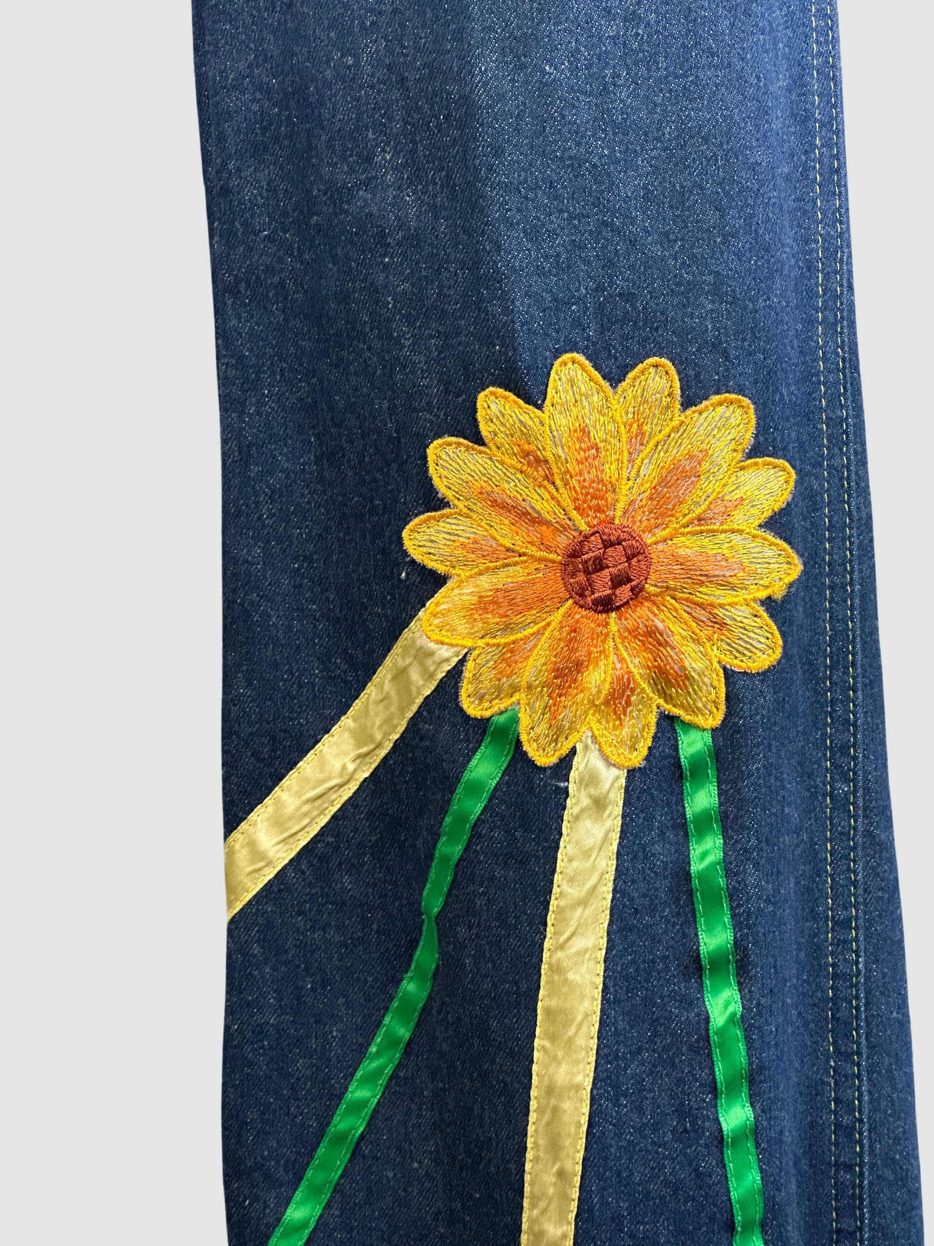 DAISY DOES IT 70s City Girl Jeans with Floral Applique  X Small