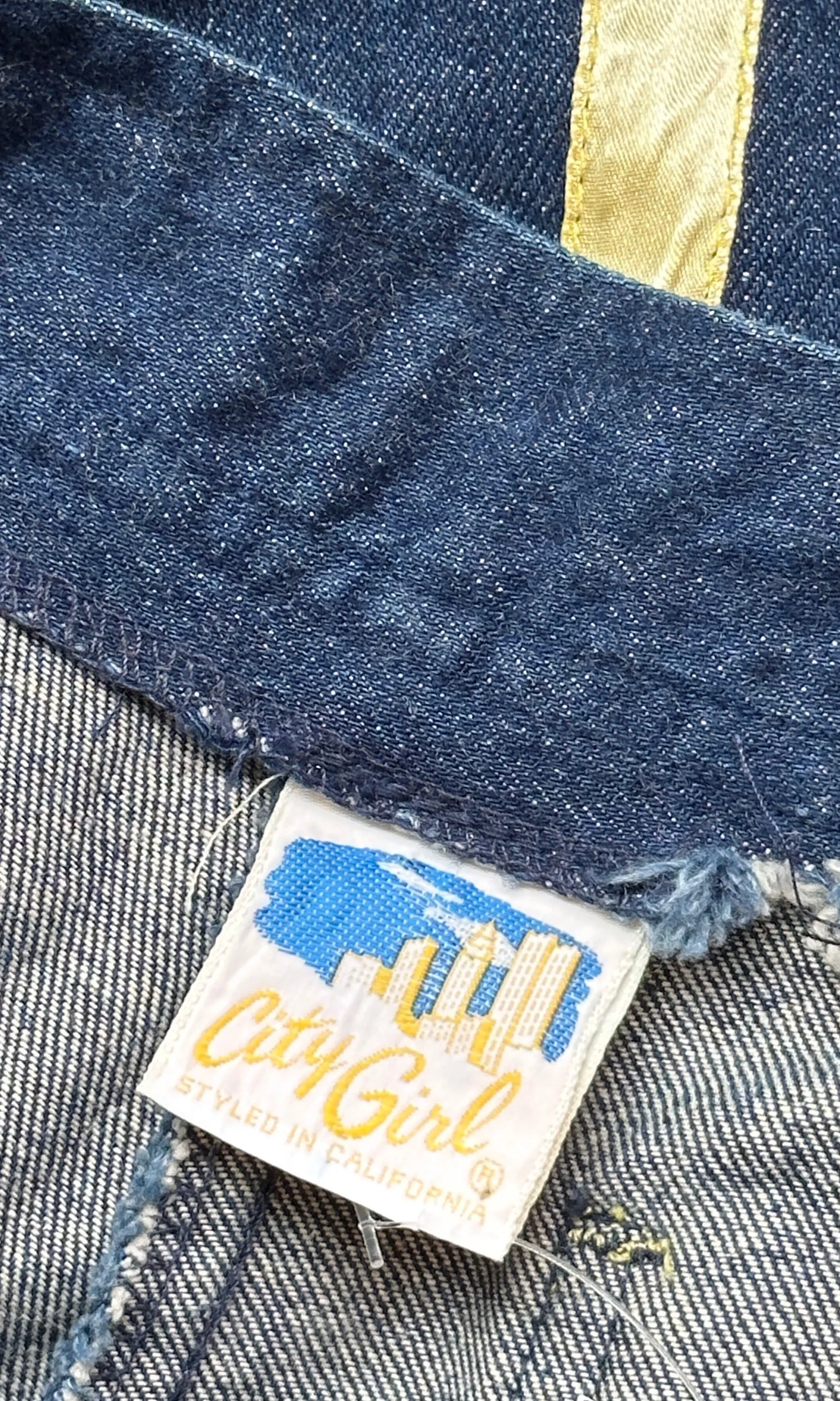 DAISY DOES IT 70s City Girl Jeans with Floral Applique  X Small