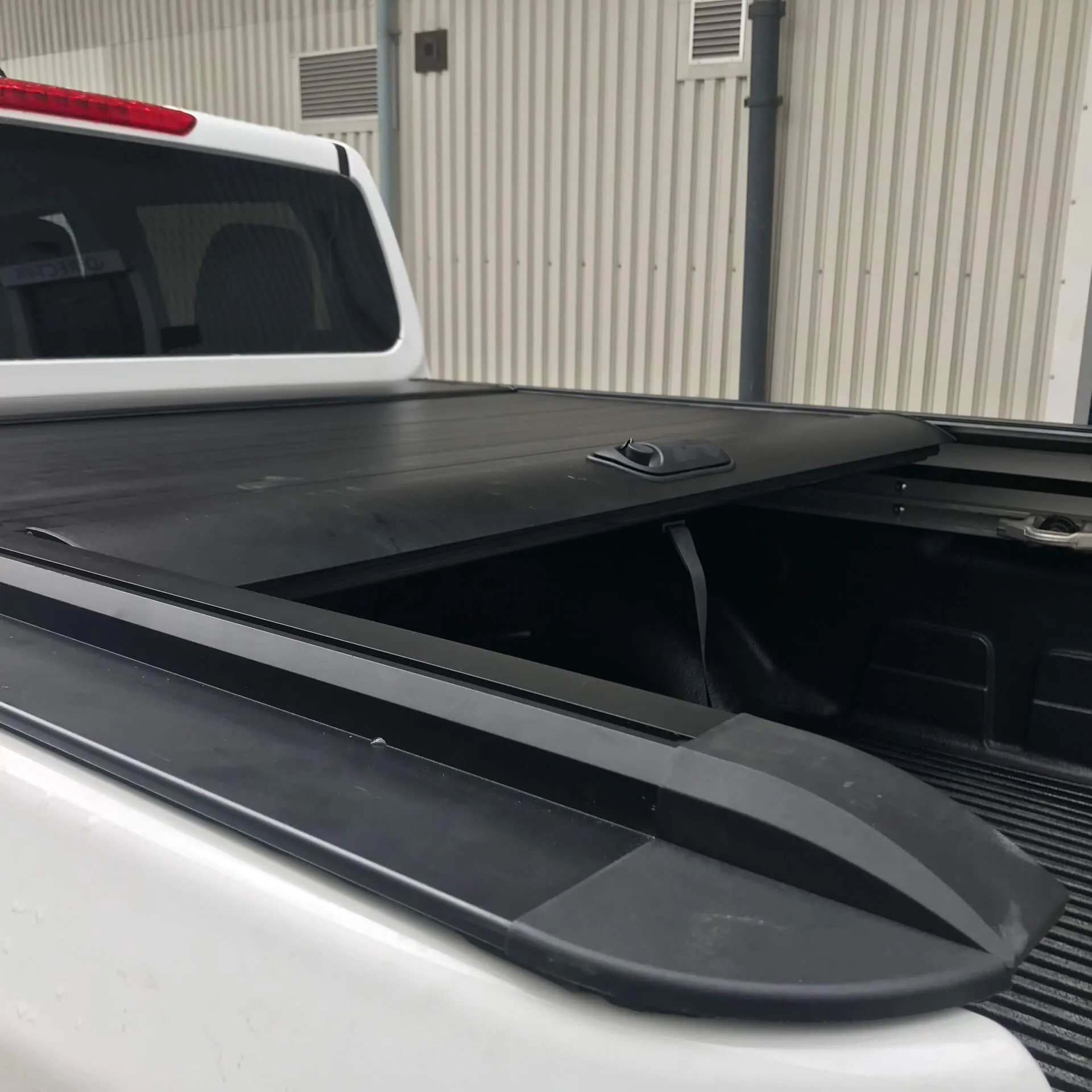 Roll & Lock Style Load Bed Tonneau Cover Toyota Hilux 05-16 [Rollbar Compatible]