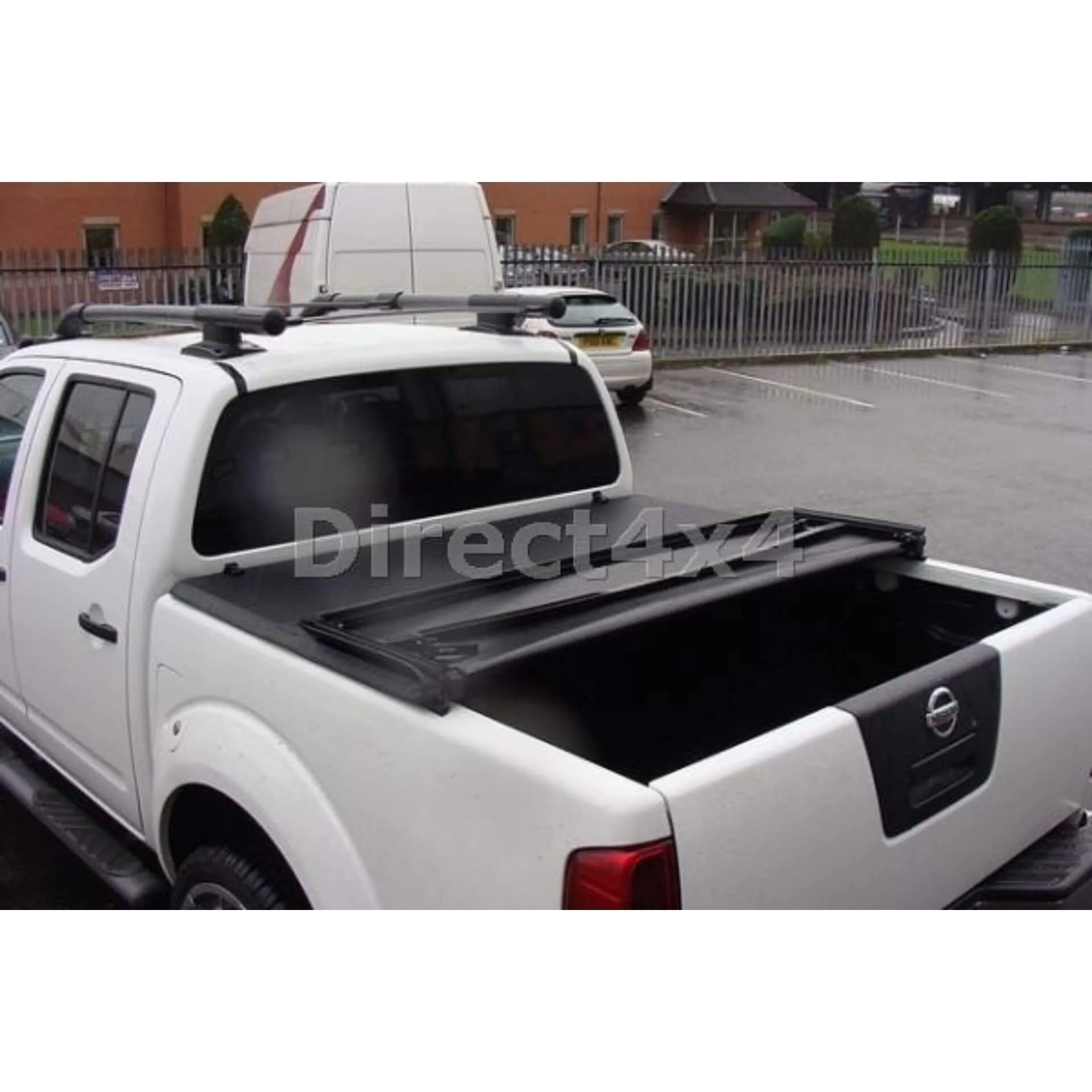 Soft Tri-Fold Tonneau Cover for Nissan Navara D40 Double Cab 2006-2015