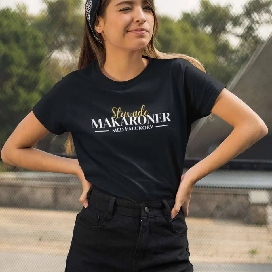 Comfortable Stuvade Makaroner with Falukorv T-shirt - Perfect Gift for Food Lovers!